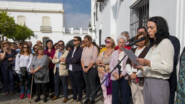 Minuto de silencio por la muerte de una víctima de violencia de género