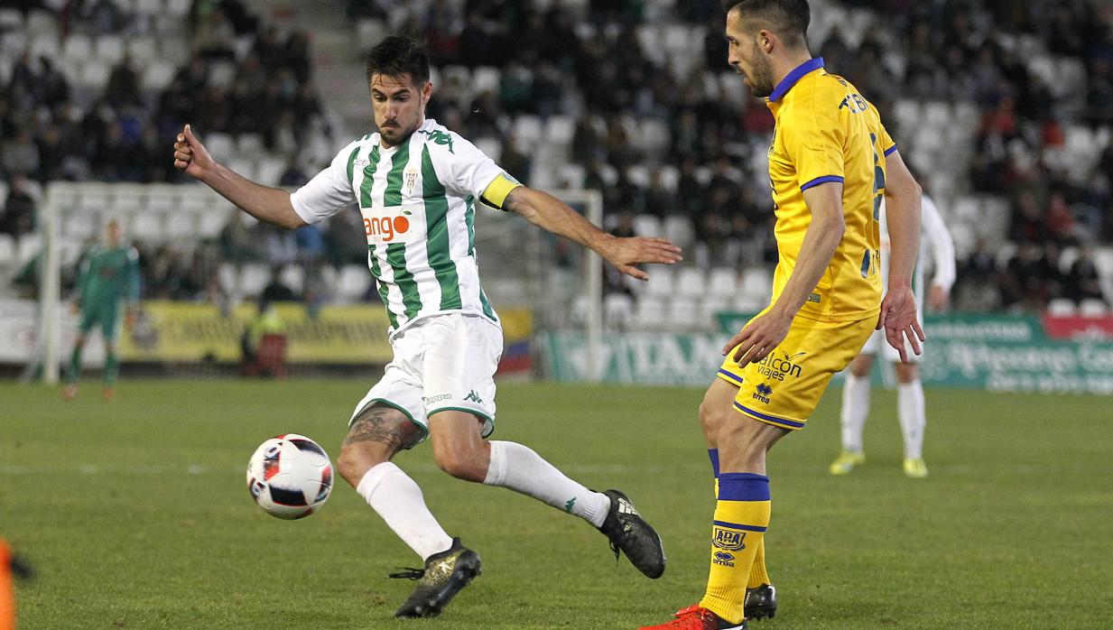 El capitán del Córdoba CF, Luso Delgado, en el partido ante el Alcorcón