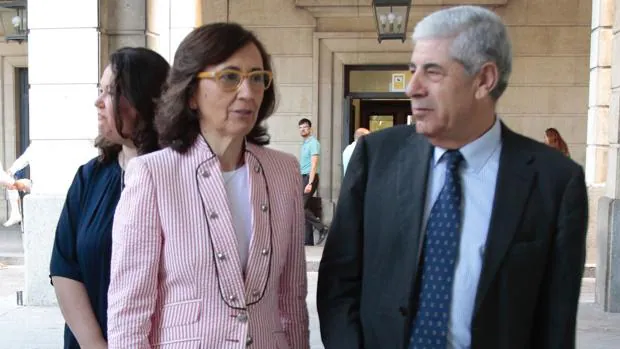 La consejera de Cultura e Interior de la Junta, durante su visita este jueves a los juzgados de Sevilla