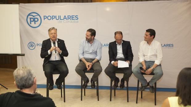 Juan José Primo Jurado, Adolfo Molina, Rafael Díaz-Vieito y José María Bellido, durante el foro