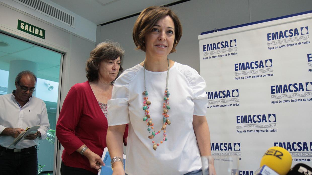 Isabel Ambrosio durante una rueda de prensa este lunes en Emacsa