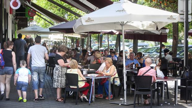 Veladores en la avenida de Barcelona