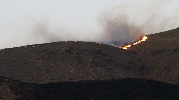 Incendio en el Pozo de los Frailes, en el Cabo de Gata