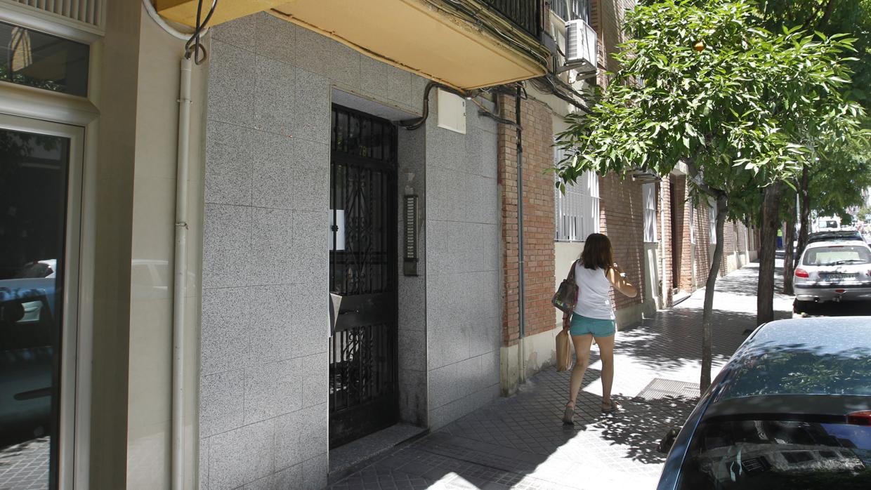 Portal donde sucedieron los hechos, en el barrio de Ciudad Jardín