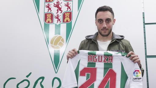 Sergio Aguza durante su presentación con el Córdoba CF