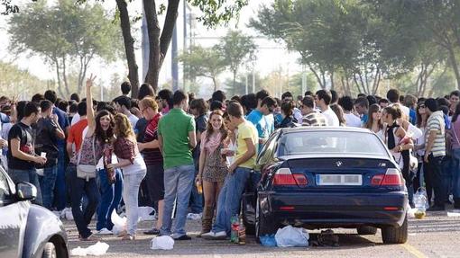 ¿Dónde hacen botellón ahora los jóvenes en Andalucía?