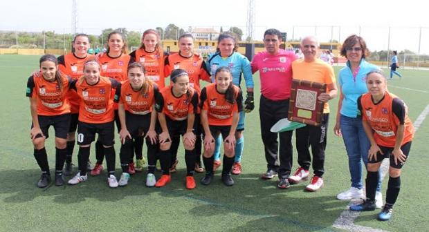 Técnicos del Arsenal Ladies entrenan con la Asociación Deportiva El Naranjo