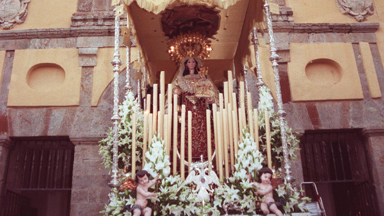 Salida procesional de la Virgen del Carmen, en el año 2000