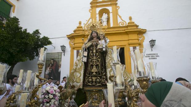 La capa de la Virgen del Carmen de Puerta Nueva fue concebida como manto en su origen