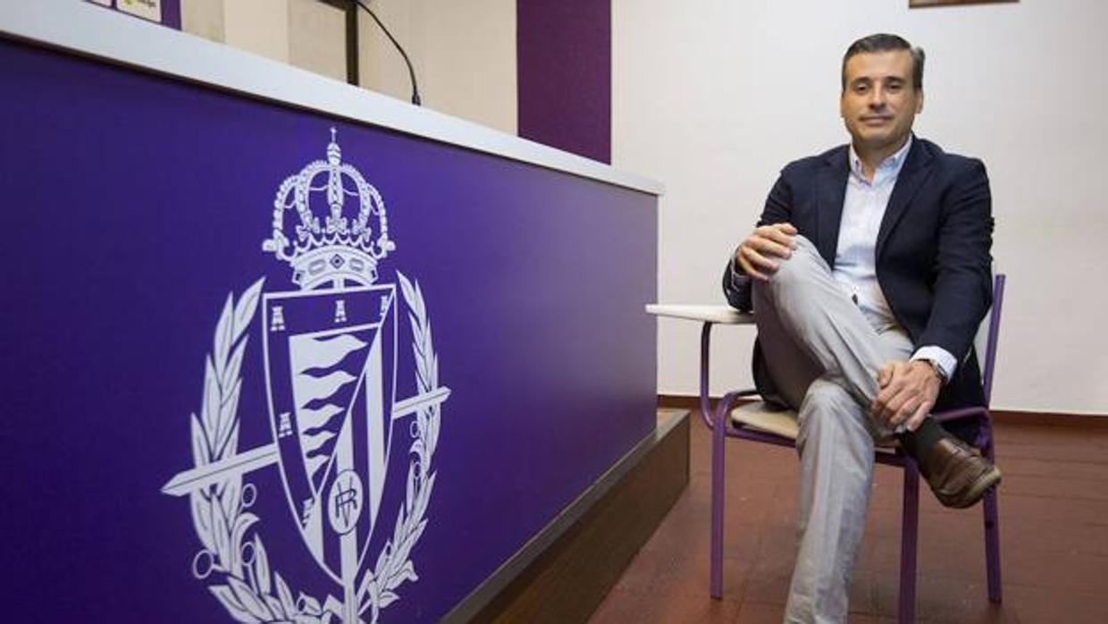 Miguel Ángel Gómez durante su presentación con el Real Valladolid