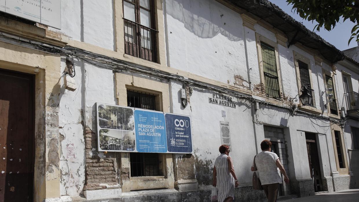 Los número 4 y 5 de la plaza están vacíos con un proyecto aprobado para hacer un centro cívico