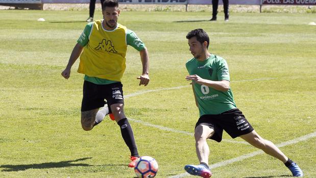 Luso y Carlos Caballero, «veteranos» sin un futuro seguro en el Córdoba