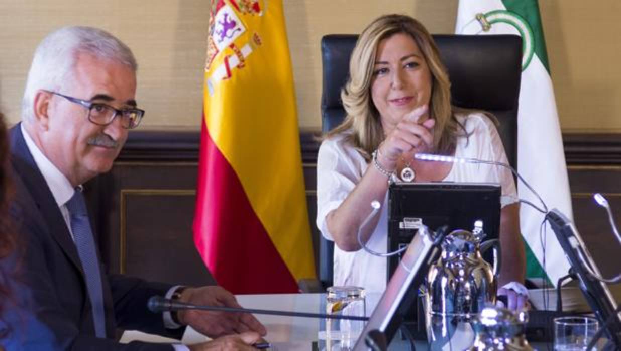 La presidenta de la Junta de Andalucía, Susana Díaz junto al vicepresidente, Manuel Jimenez