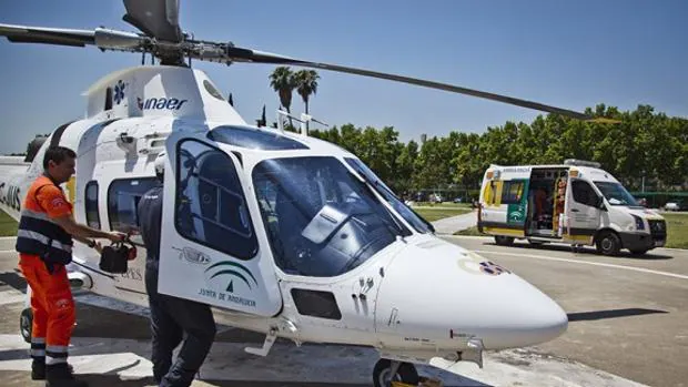 Helicóptero de la empresa Inaer que realiza el servicio de transporte aéreo