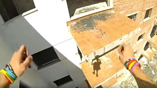 «Parkour» en Córdoba: un salto temerario a cuatro pisos de altura sin seguridad