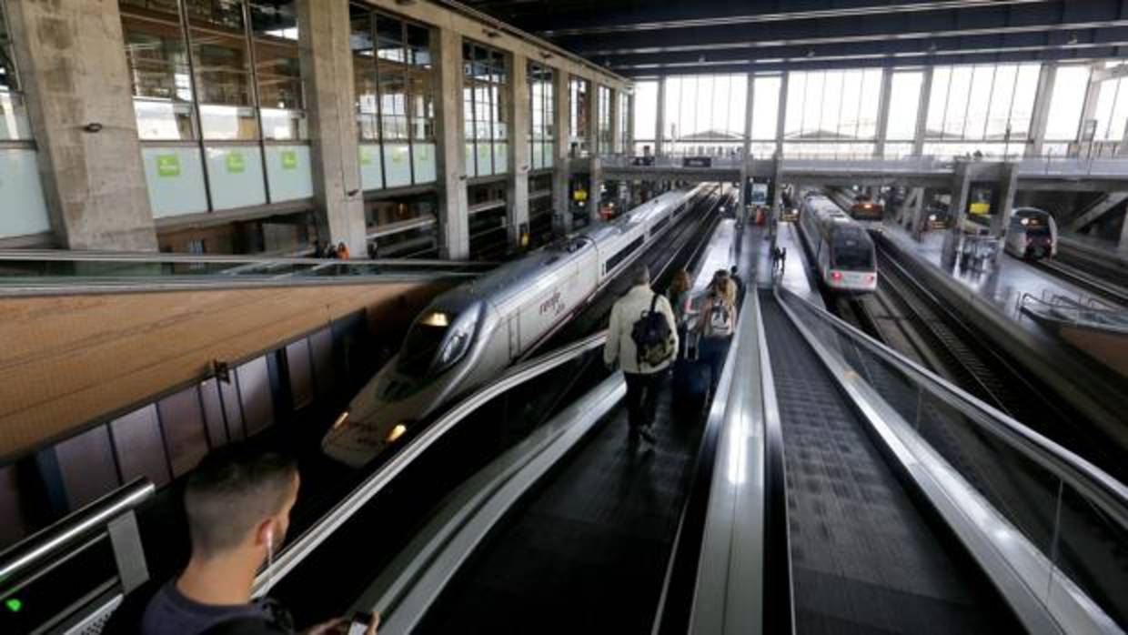 Trenes AVE en la estación de Córdoba