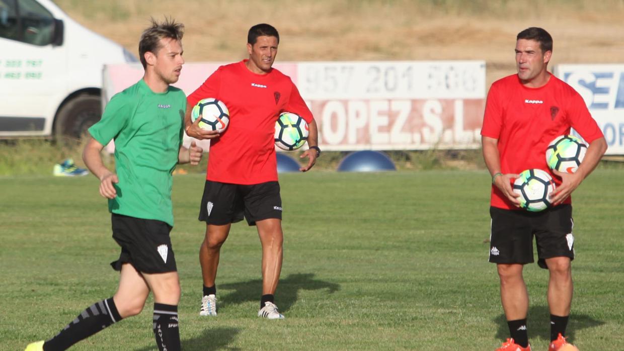 Luis Carrión en el entrenamiento con Javi Lara y Vicente Fuensalida