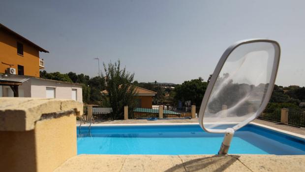 Aparece muerta una mujer en una piscina de la urbanización Torreblanca de Córdoba