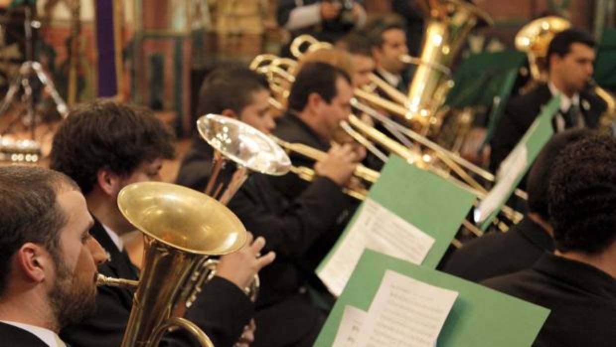 Músicos de la banda de la Esperanza, durante un concierto