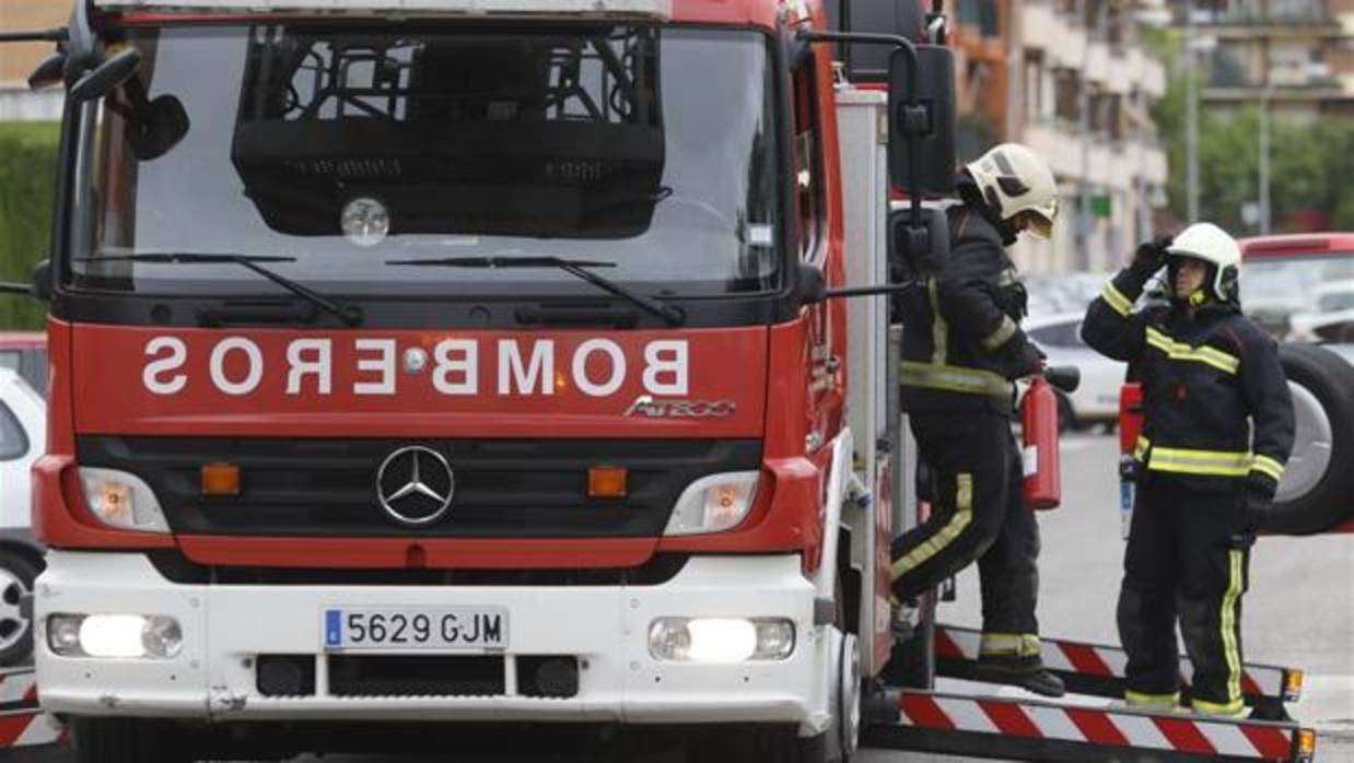 Un camión de bomberos en una intervención