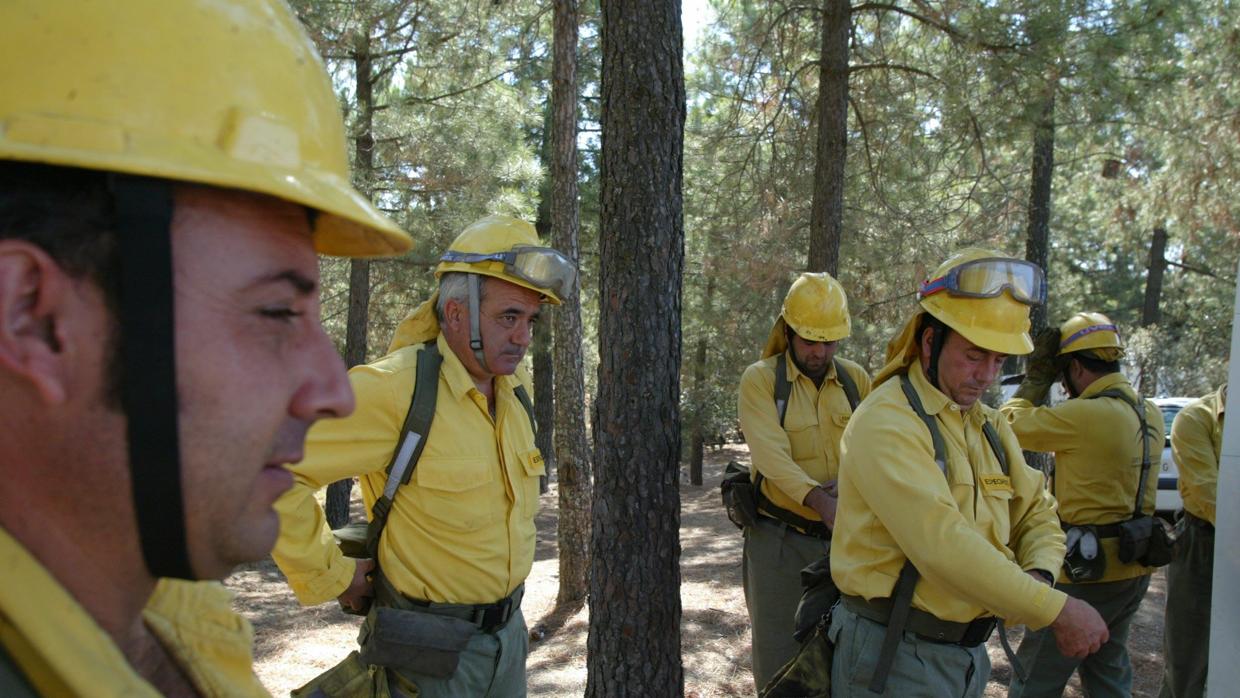 Agentes del Infoca en un paraje