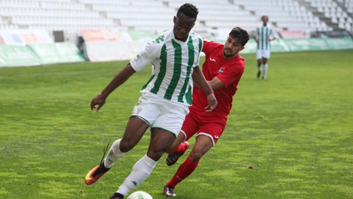 Partido entre el Córdoba B y el Lorca durante la temporada 2016/17