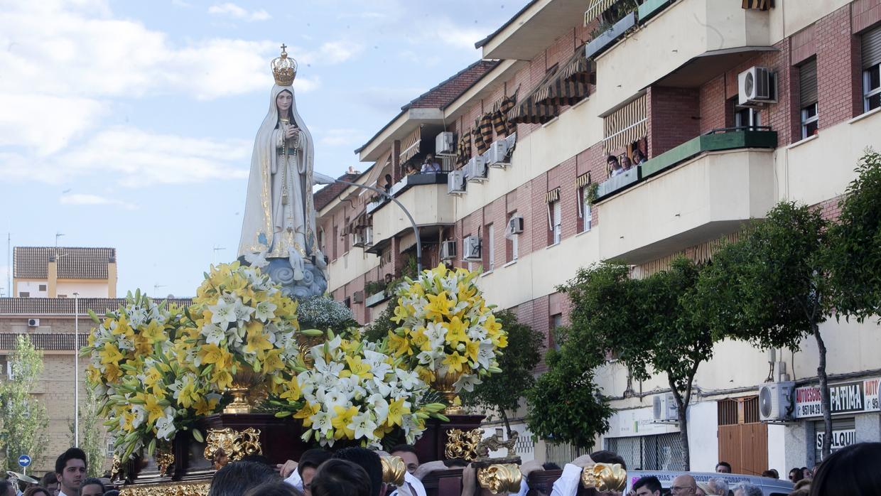 La Virgen de Fátima, durante su procesión