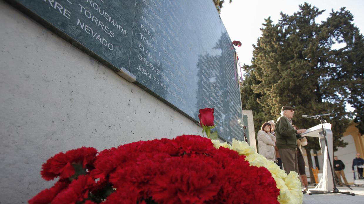 Homenaje a las víctimas del franquismo en el cementerio de la Saud