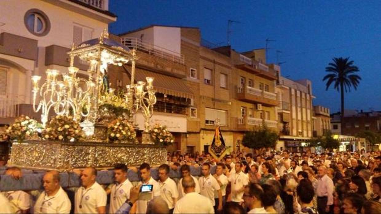 La Virgen de los Ángeles, durante su procesión