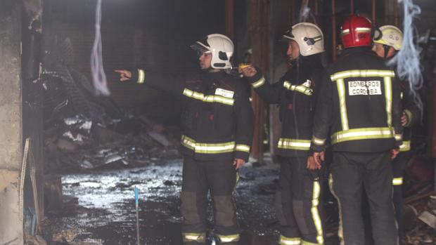 La falta de personal puede abocar a la Policía Local de Córdoba y a los bomberos a disminuir sus servicios