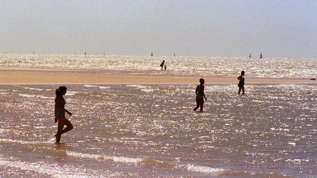 Éstos son los destinos de playa más económicos en Andalucía