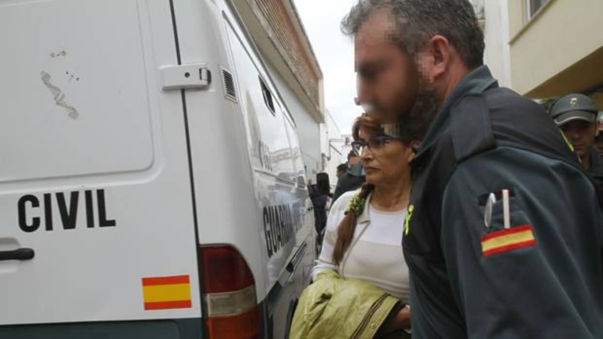La alcaldesa de Peñarroya, María Luisa Ruiz, durante su detención