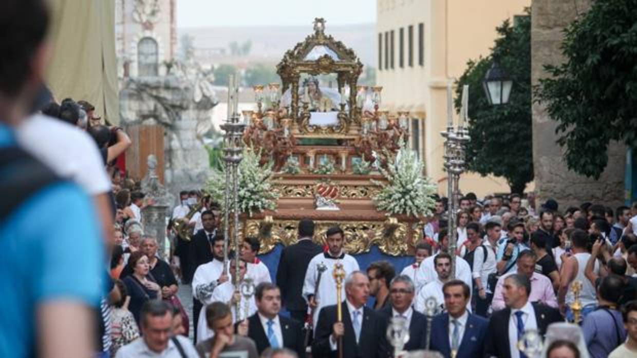 Procesión de la Virgen del Tránsito a su llegada a la Catedral