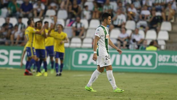 El Córdoba CF debuta con derrota ante el Cádiz CF