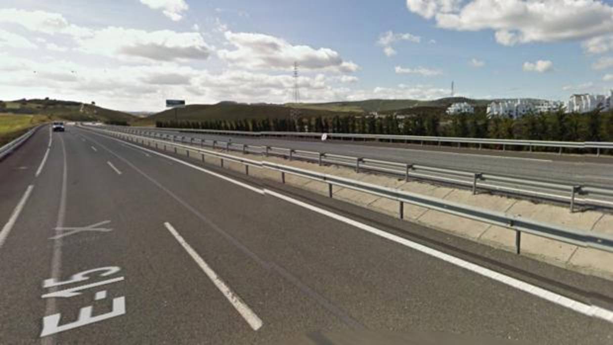 El accidenete ha tenido lugar en el kilómetro 151 de la A-7 , en Estepona