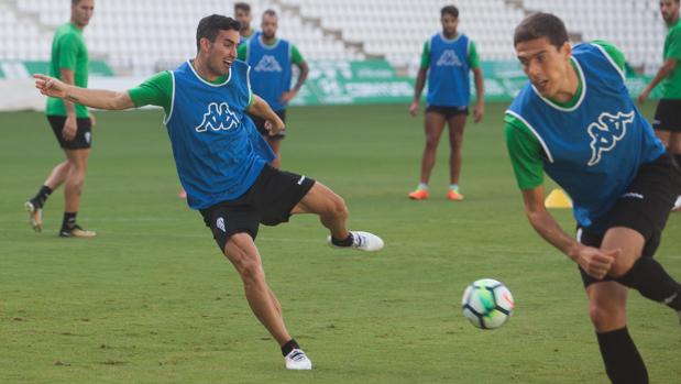 Alfaro, duda ante el Zaragoza por una contractura muscular en el bíceps femoral