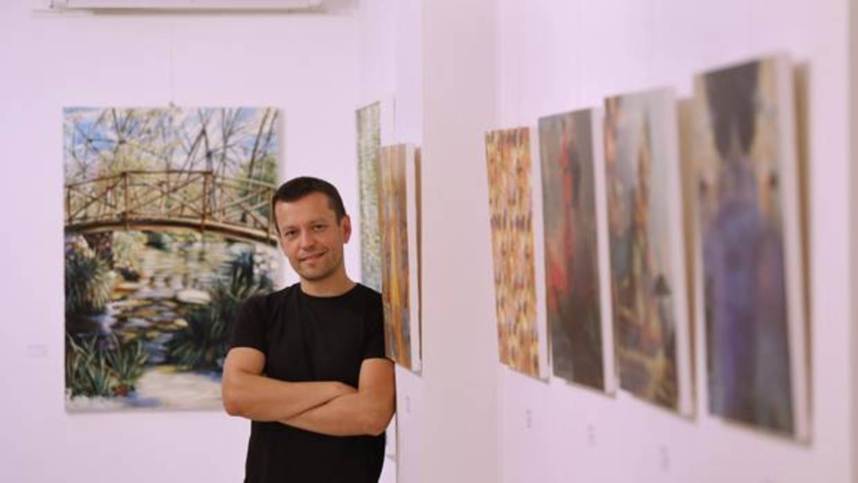 Daniel Arenas, en su galería de arte Sala Aires