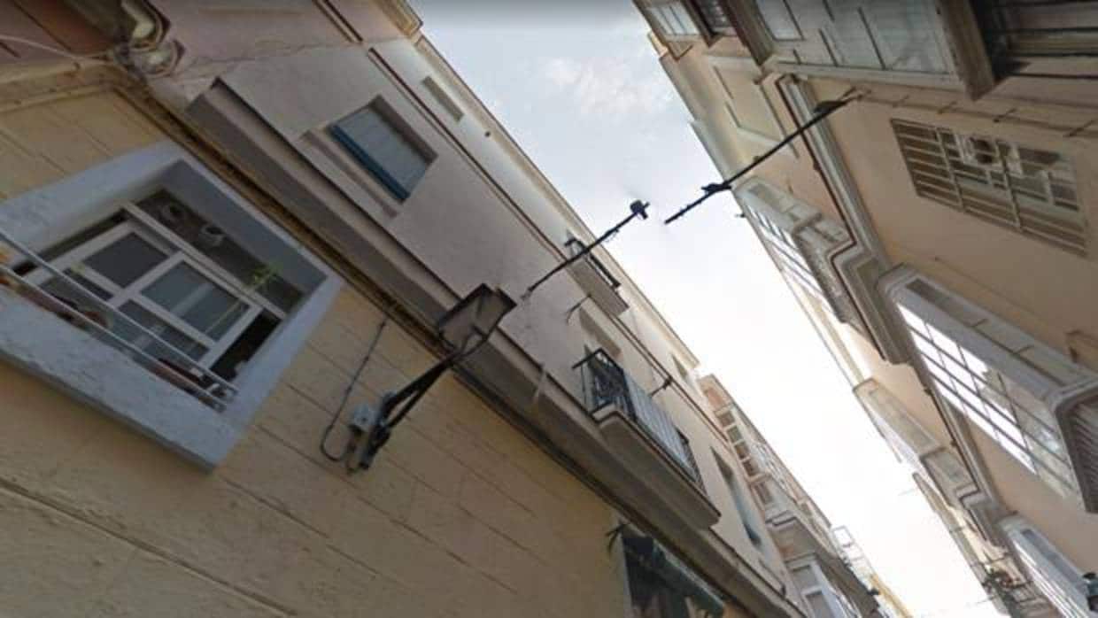 Inmueble de la calle Benjumeda, en Cádiz, donde se ha producido el derrumbe