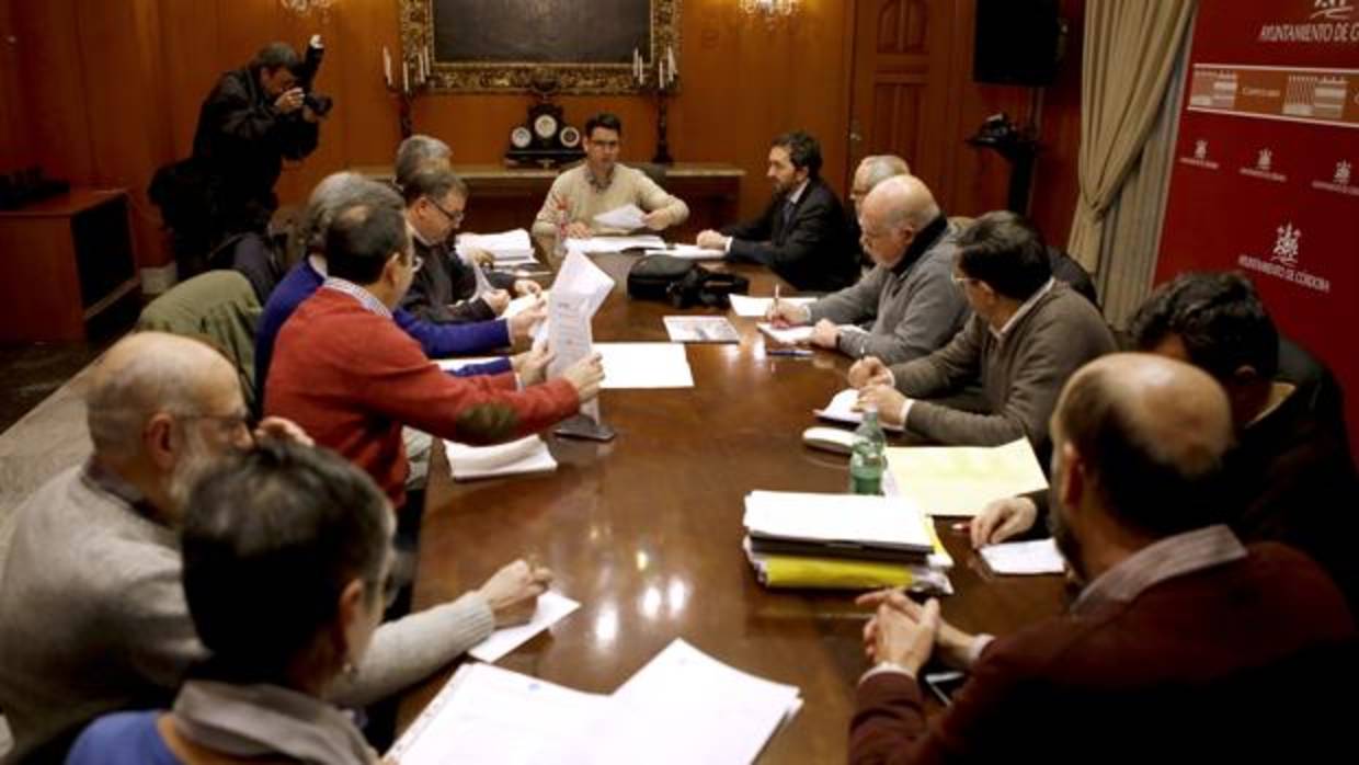 Mesa de veladores en el Ayuntamiento de Córdoba