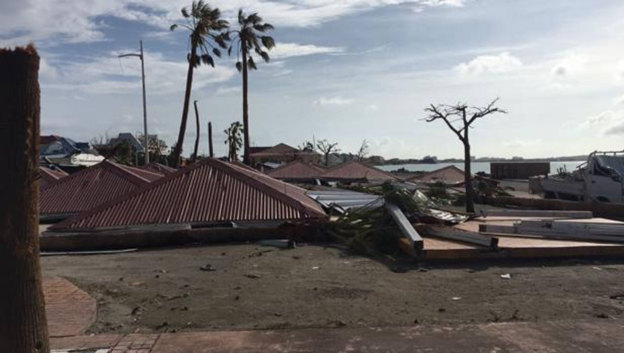 Casas destrozadas en la isla Saint Martin tras el paso del huracán Irma