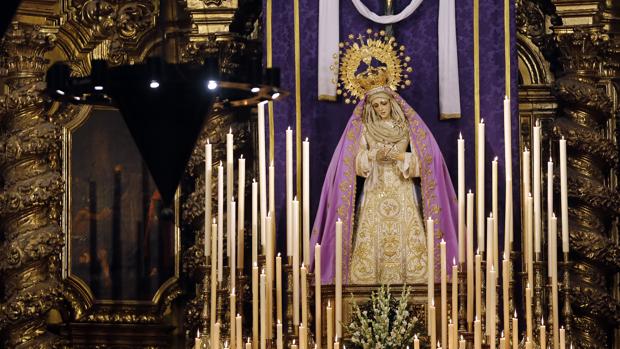 La Misericordia presenta una saya para la Virgen de las Lágrimas de Córdoba