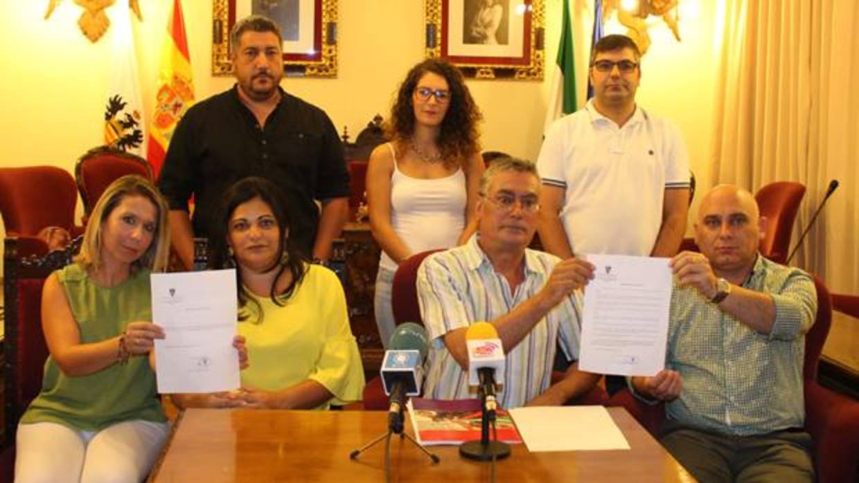 Miembros de la oposición municipal de Aguilar de la Frontera en la rueda de prensa conjunta