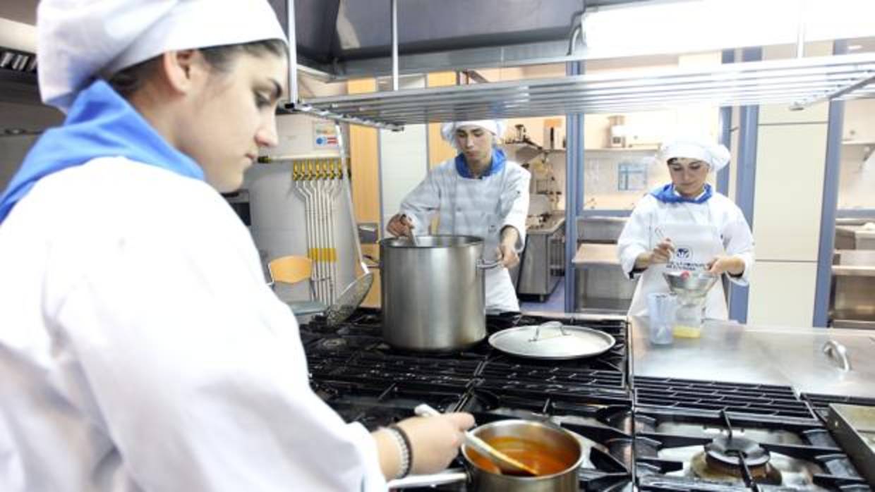 Alumnos en la Escuela de Hostelería de Córdoba