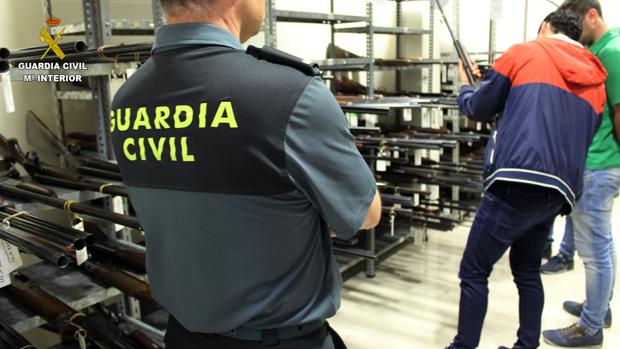 La Comandancia de la Guardia Civil de Córdoba subasta un amplio lote de armas