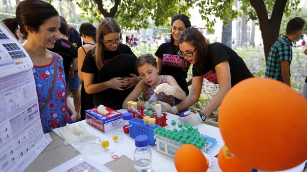 La Universidad de Córdoba vuelve a sacar la ciencia a la calle en la Noche de los Investigadores