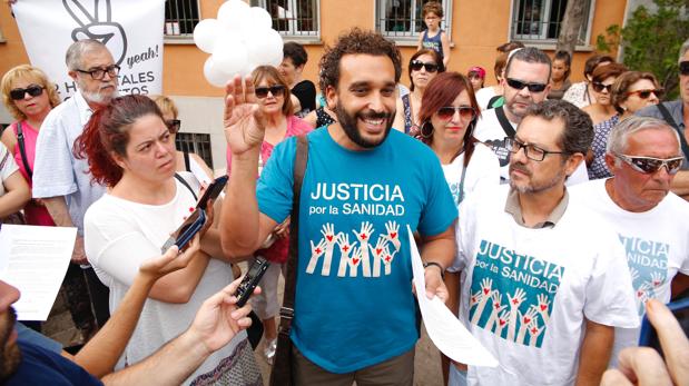 El SAS expedienta a Spiriman por grabar vídeos contra Susana Díaz «en horario laboral»