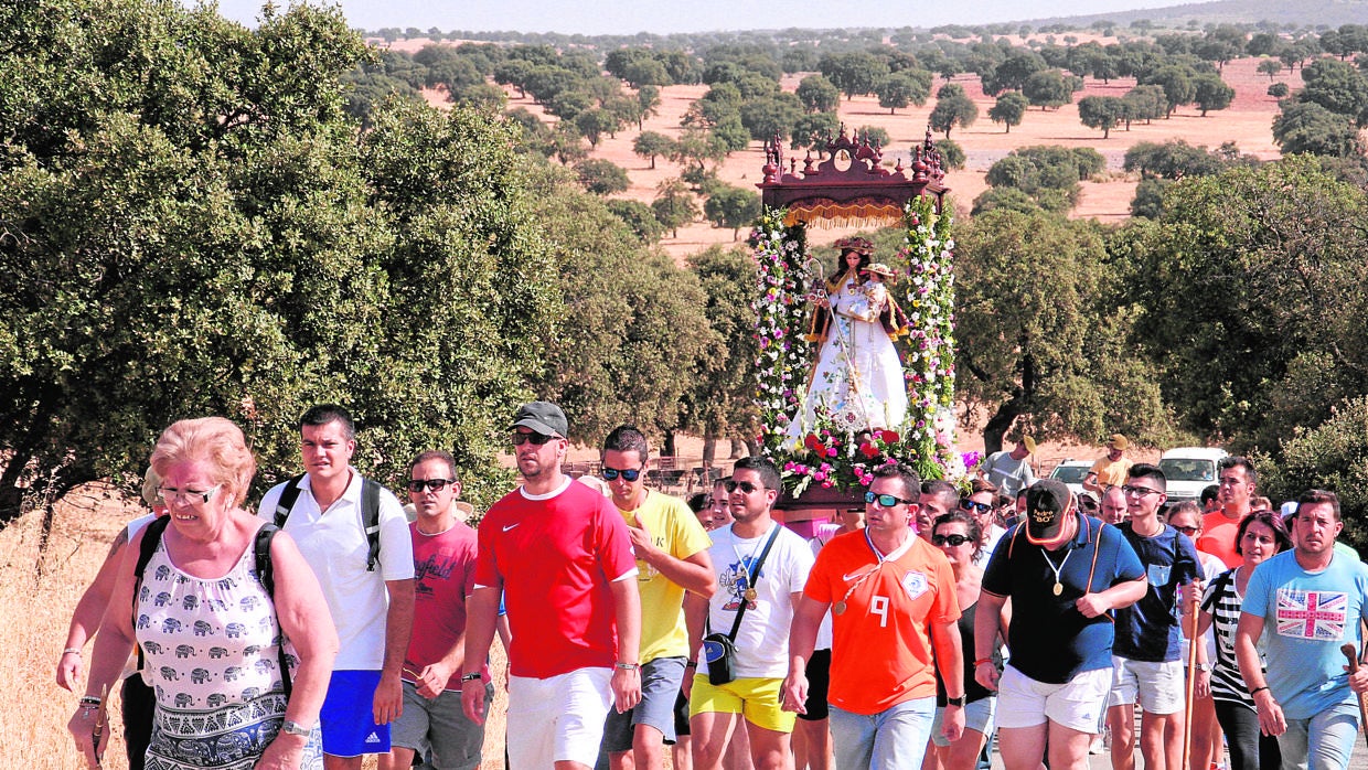 Romería de regreso de la Virgen de la Antigua, patrona de Hinojosa