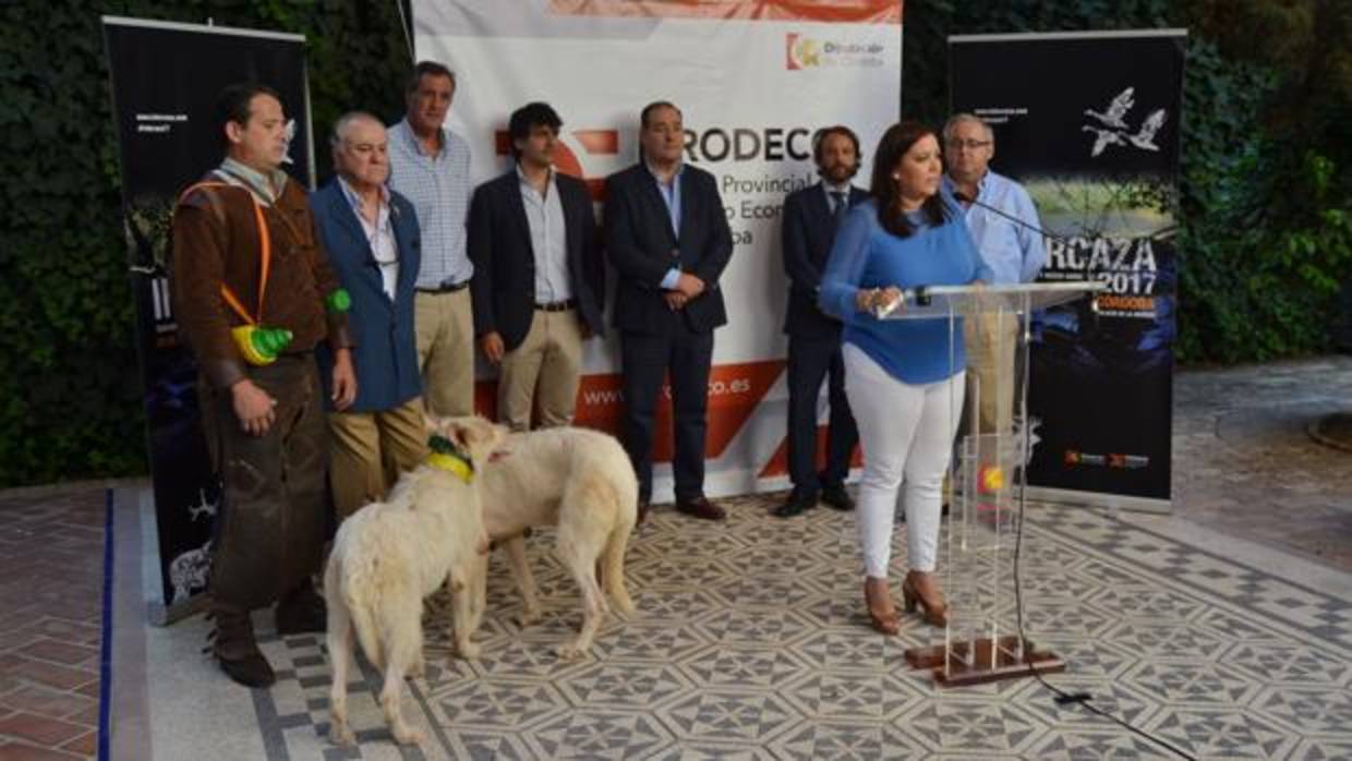 Los organizadores de la muestra, durante la presentación