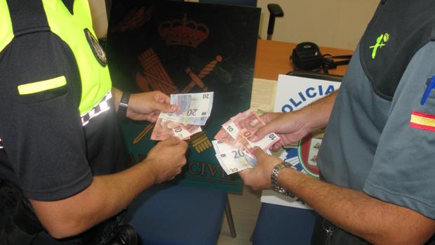 Detienen a una pareja por falsificar billetes e intentar comprar con ellos en comercios