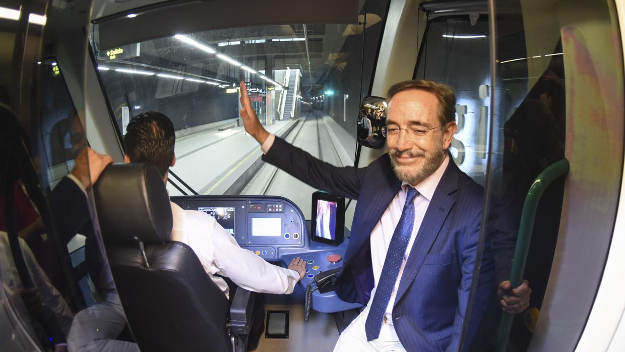 El consejero de Fomento, Felipe López, durante la reciente inauguración del Metro de Granada